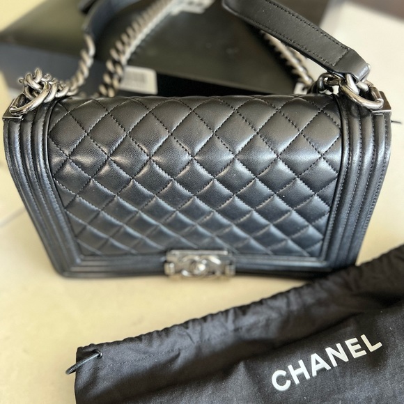Authentic CHANEL Medium Flap Boy Bag - PRISTINE CONDITION. - Picture 10 of 15